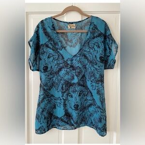 Like new! Sheer Wolf print v neck sheer tee
